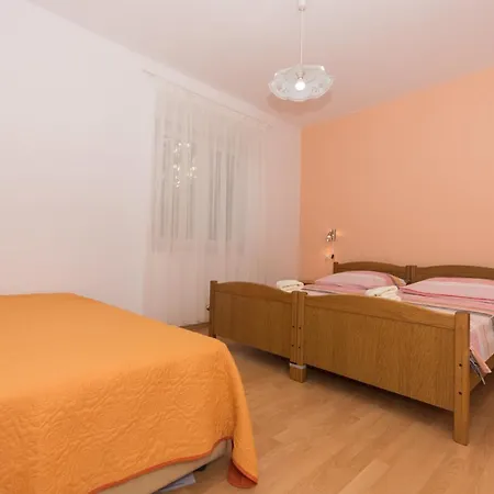 Mastelic Apartment *