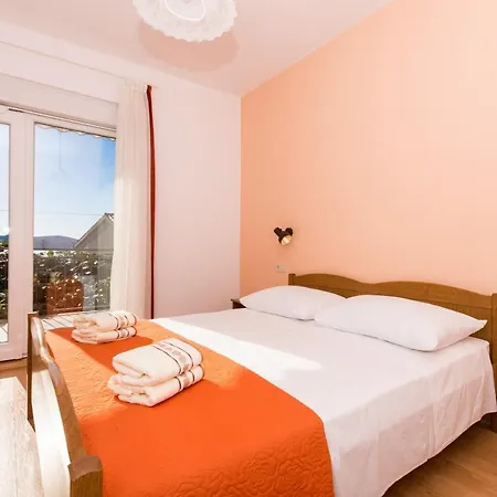 Mastelic Apartment *