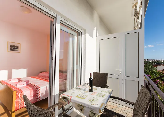 Mastelic Apartment *